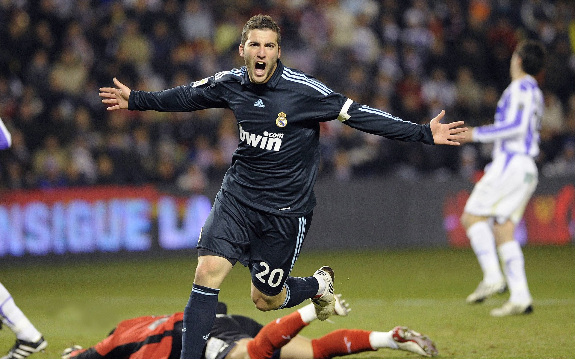 外教管理权限模糊影响整体协作,管理外教的工作