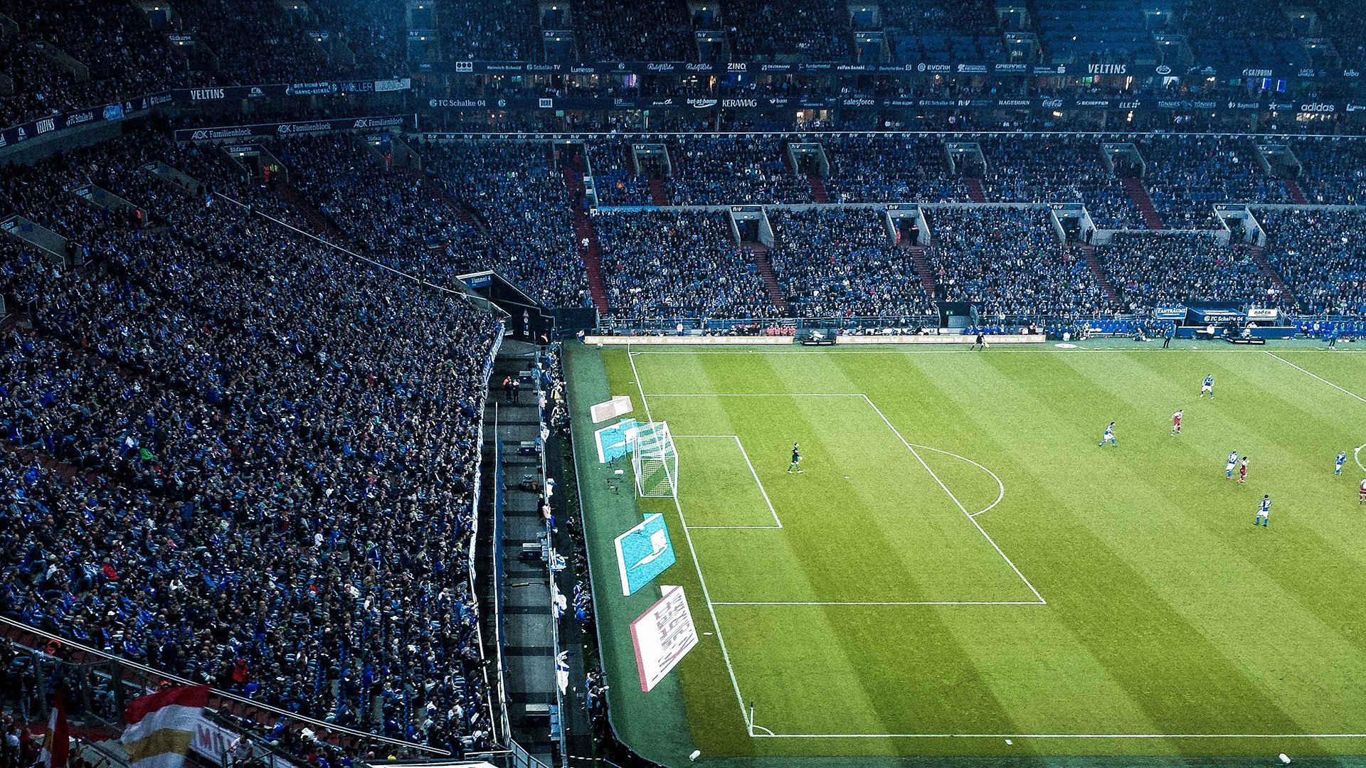 乐鱼体育平台官网-曼联在激烈争夺中获胜，积分逼近榜首位置