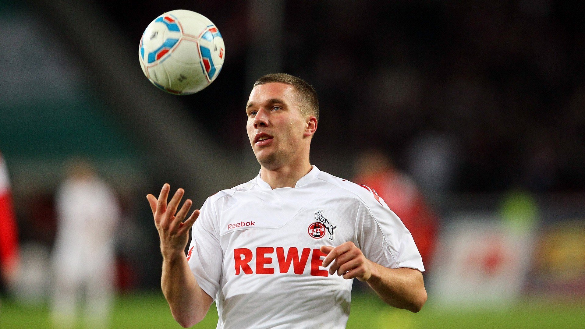 英超惊心动魄:战局瞬间逆转如电影般精彩,英超精华百科